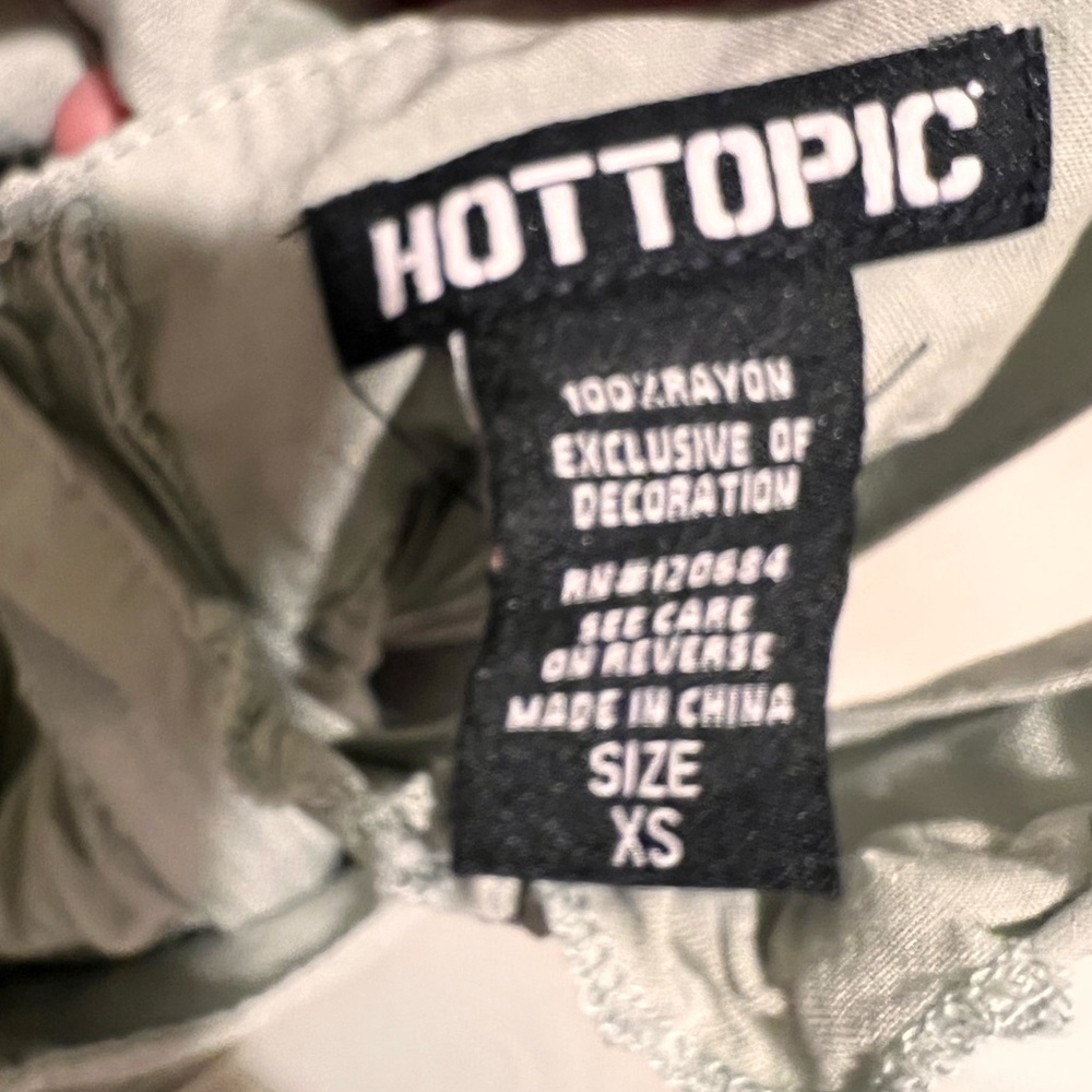 Hot Topic - Picture 5 of 6